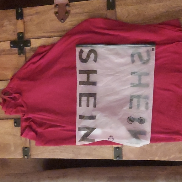 Beautiful NWOT 1XL red maxi dress with pockets from SHEIN - Picture 3 of 4